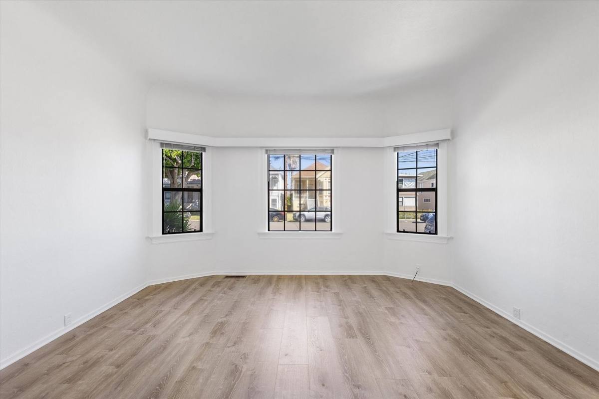 Apartment for rent at 1087 Park Ave, Alameda, CA 94501