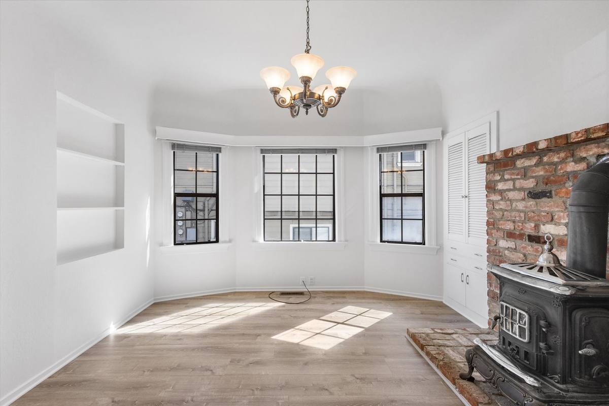 Apartment for rent at 1087 Park Ave, Alameda, CA 94501