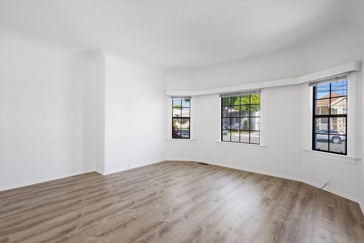 Apartment for rent at 1087 Park Ave, Alameda, CA 94501