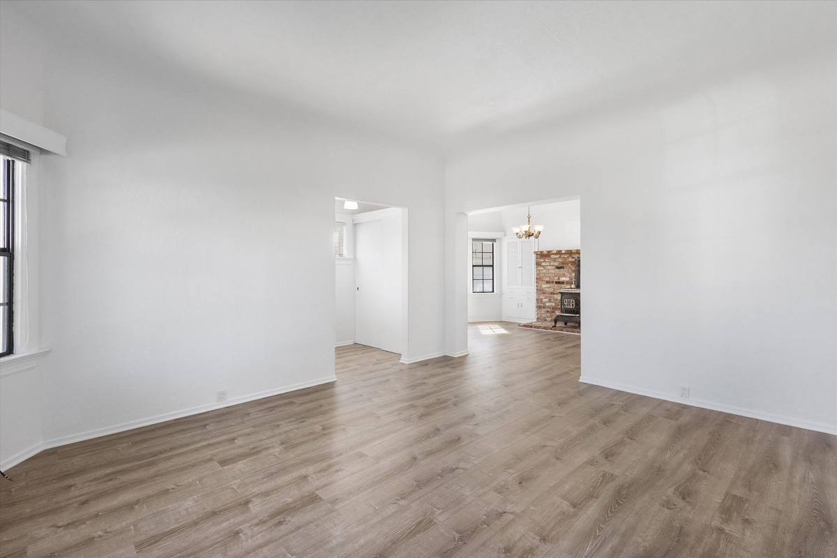 Apartment for rent at 1087 Park Ave, Alameda, CA 94501