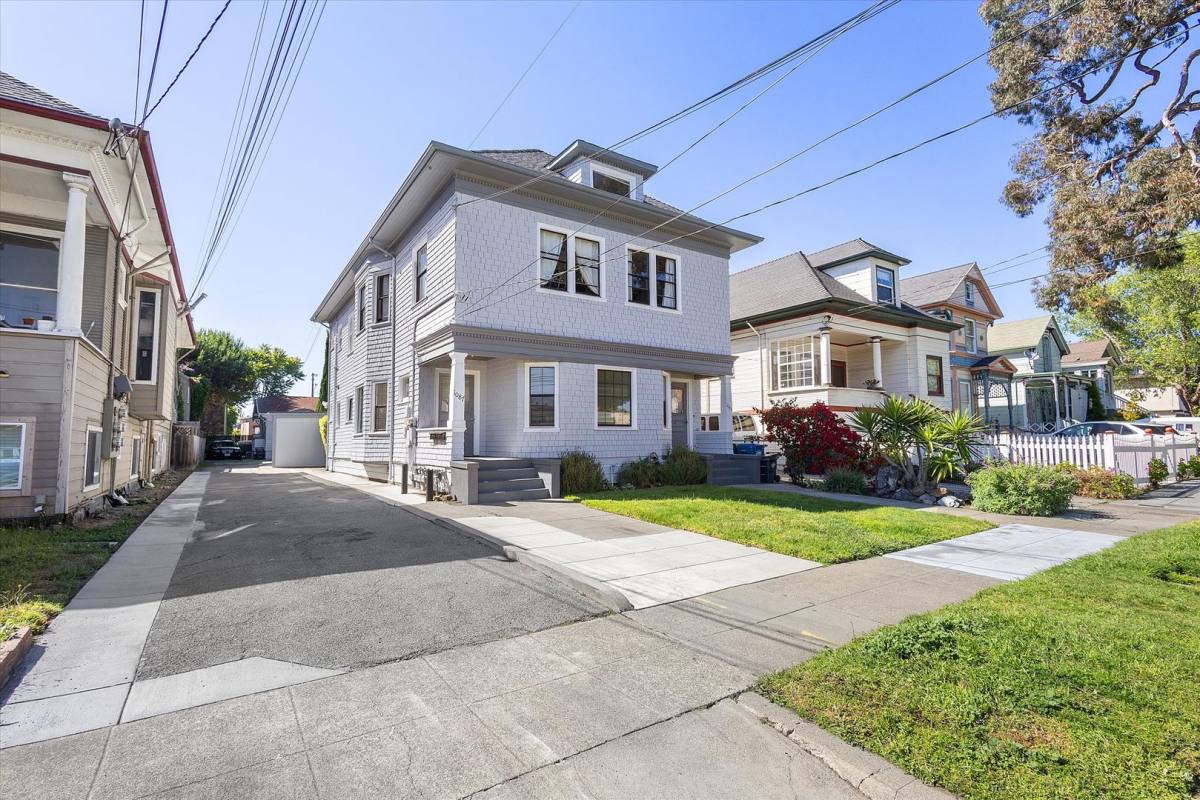 Apartment for rent at 1087 Park Ave, Alameda, CA 94501