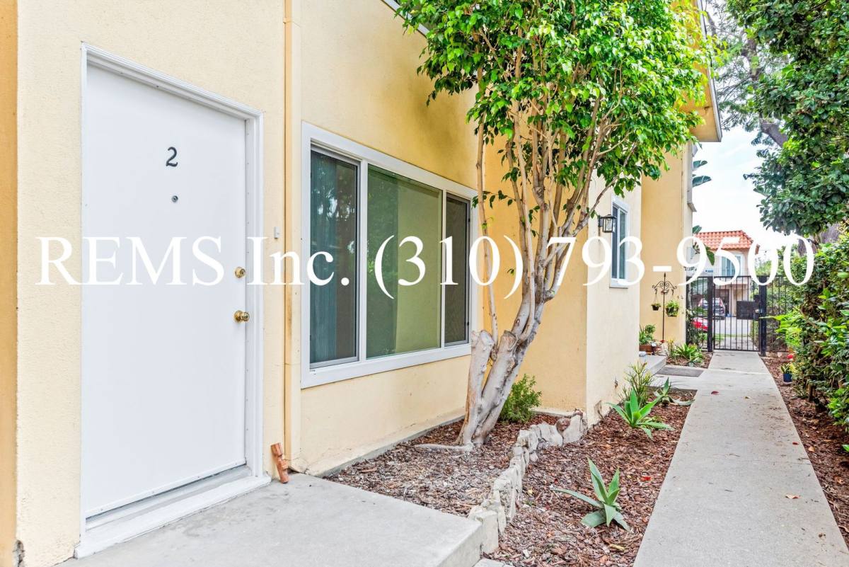 Apartment for rent at 3356 Mentone Ave, Los Angeles, CA 90034