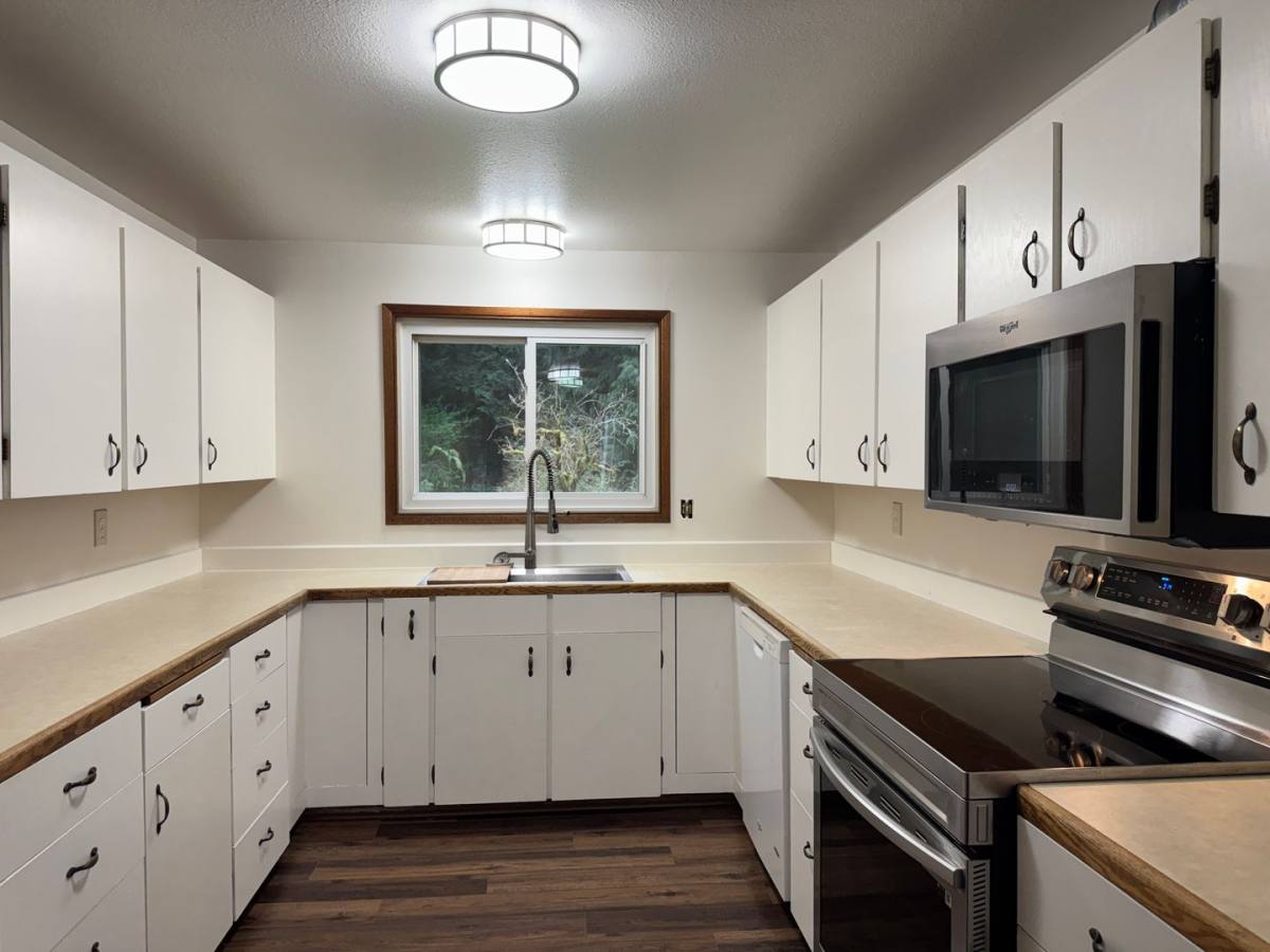 House for rent at 4005 NE Kedros Dr, Poulsbo, WA 98370