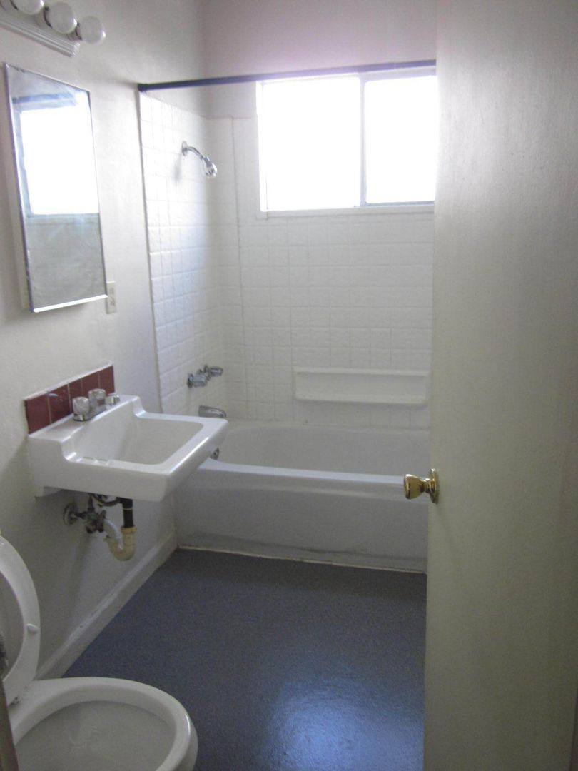 Apartment for rent at 708-712 N G St, Lompoc, CA 93436