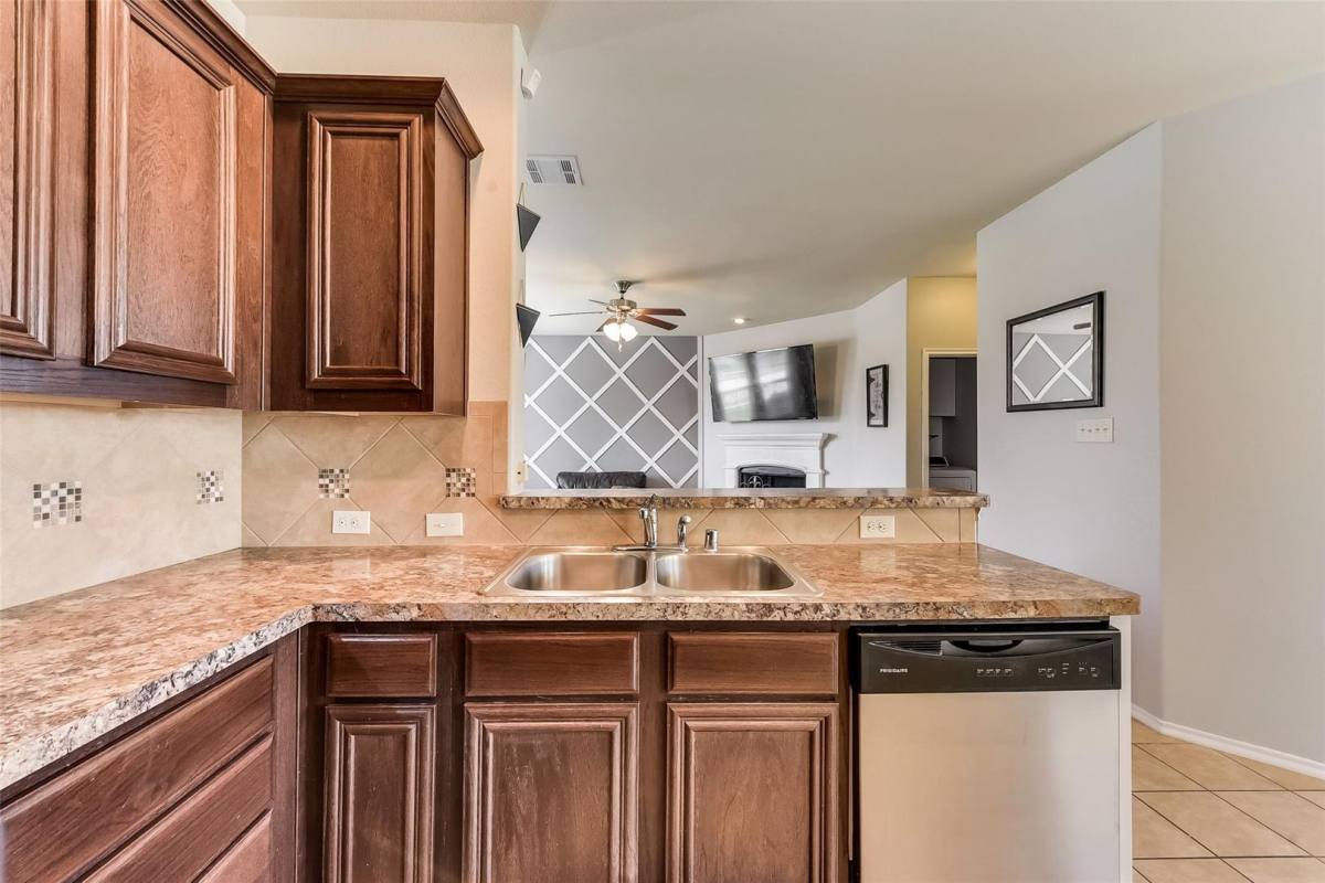 House for rent at 1300 Land Oak Rd, Royse City, TX 75189