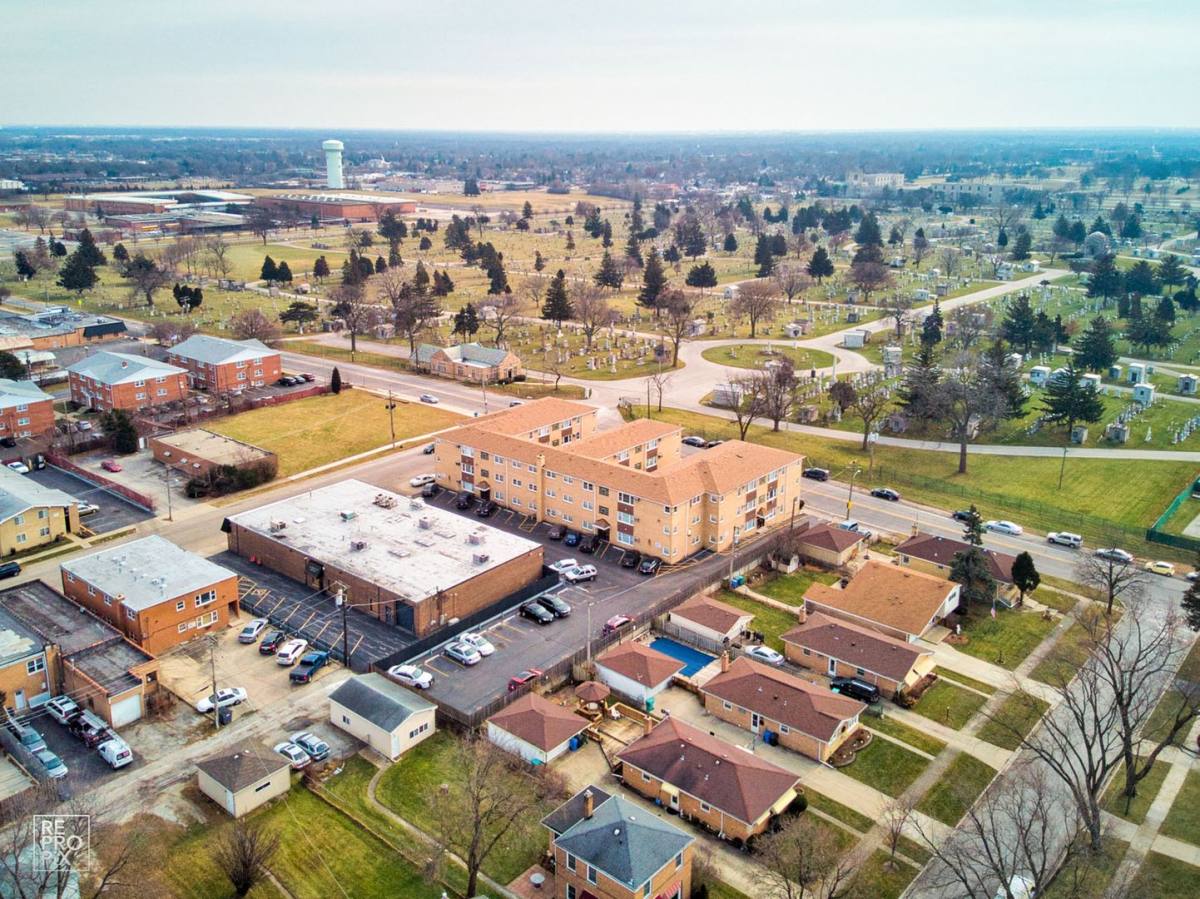 Apartment for rent at 5000 Harrison St, Hillside, IL 60162