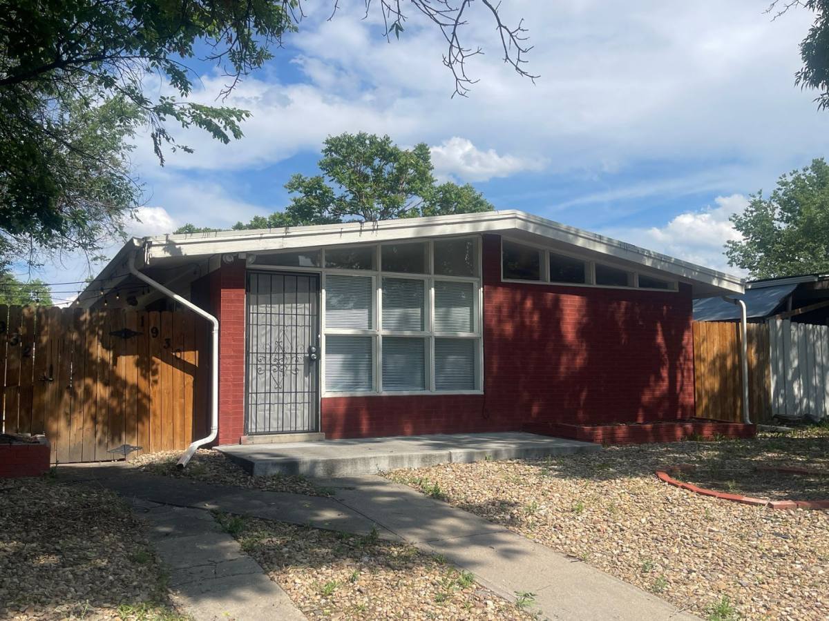 Townhouse for rent at 1932 Dallas St, Aurora, CO 80010