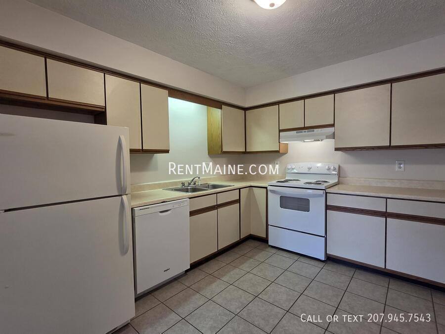 Apartment for rent at 4 Hartley St #7, Lewiston, ME 04240