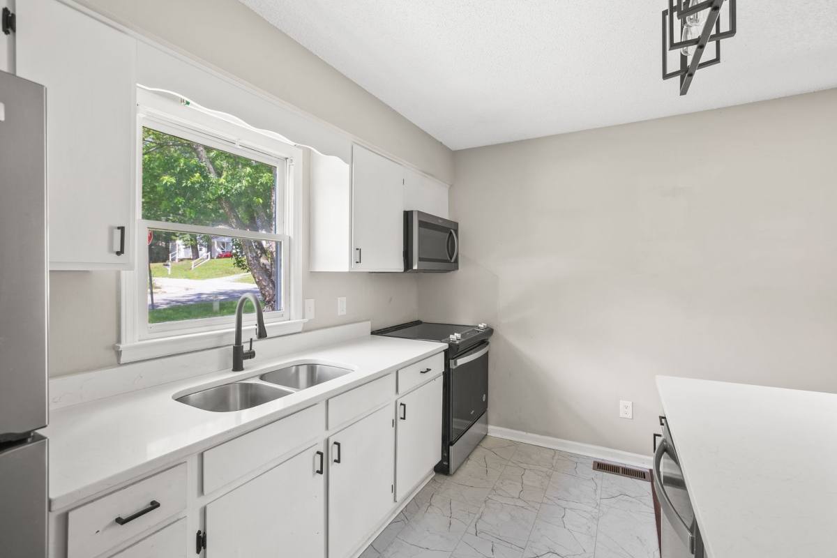 Apartment for rent at 800 Arlington St, Greensboro, NC 27406