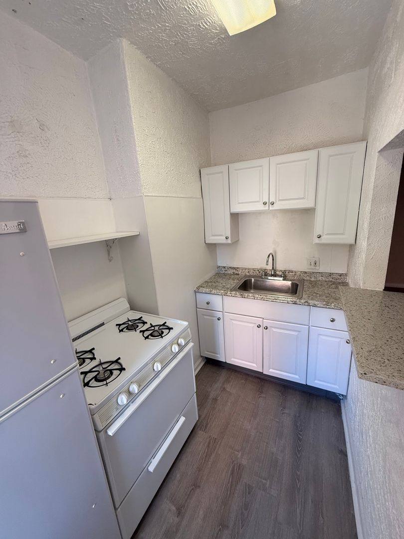 Apartment for rent at 252-254 S 16th St, Philadelphia, PA 19102