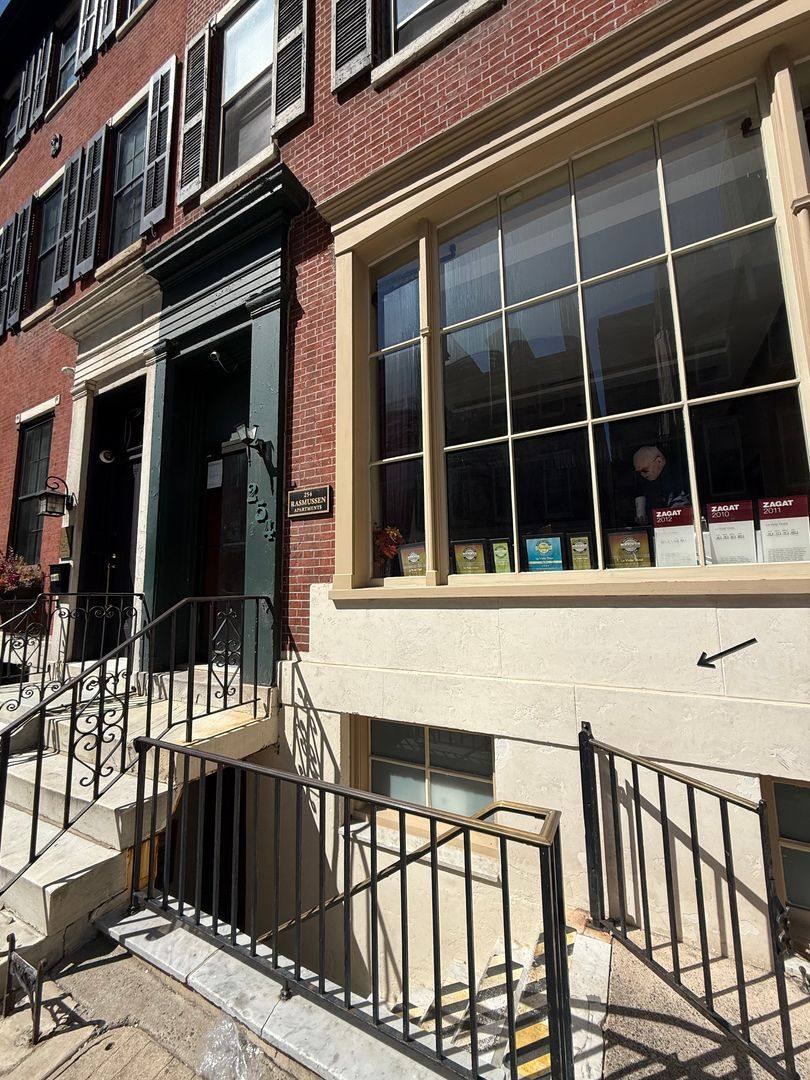 Apartment for rent at 252-254 S 16th St, Philadelphia, PA 19102