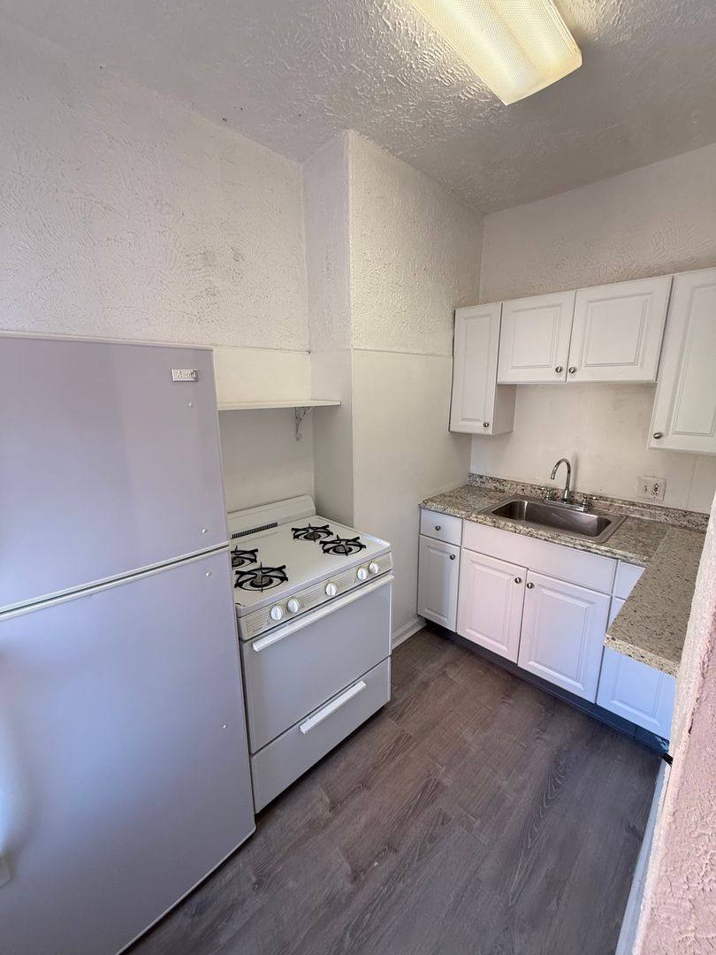 Apartment for rent at 252-254 S 16th St, Philadelphia, PA 19102