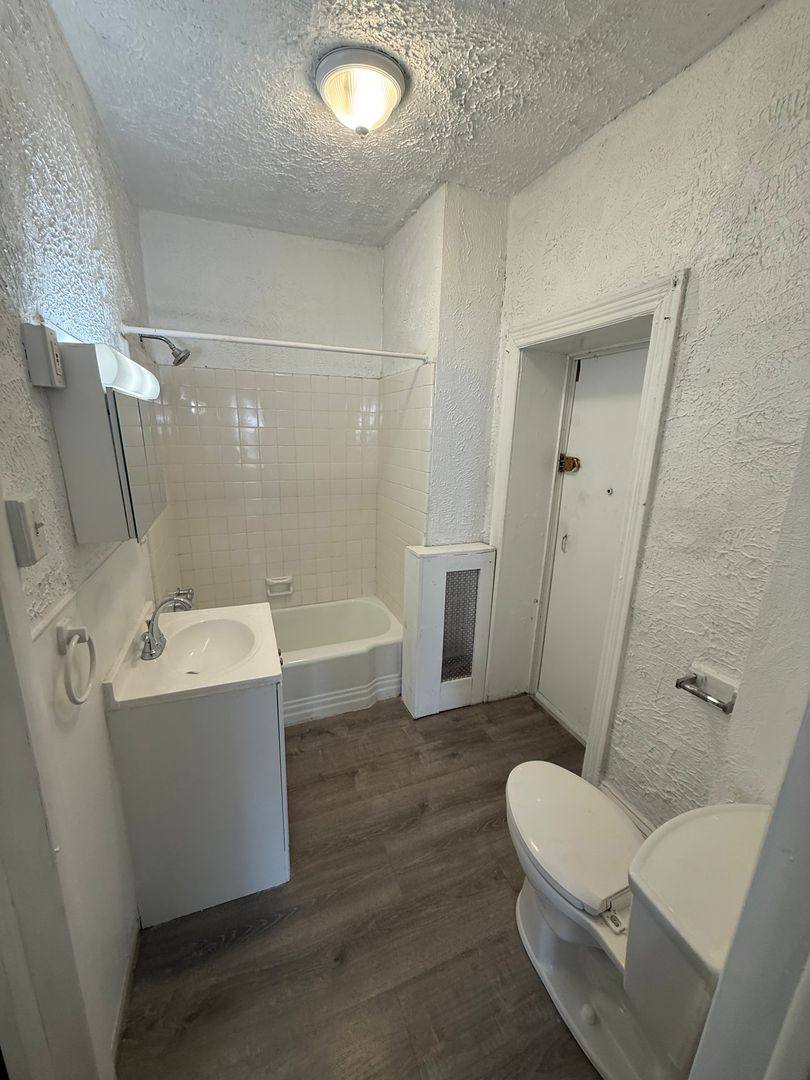 Apartment for rent at 252-254 S 16th St, Philadelphia, PA 19102