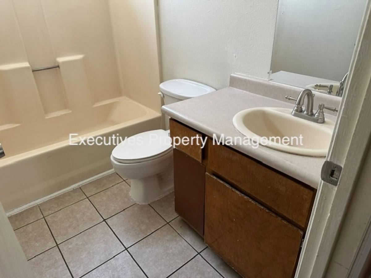 House for rent at 1859 Heritage Dr, Merced, CA 95341