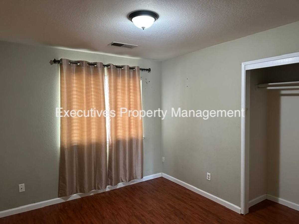 House for rent at 1859 Heritage Dr, Merced, CA 95341