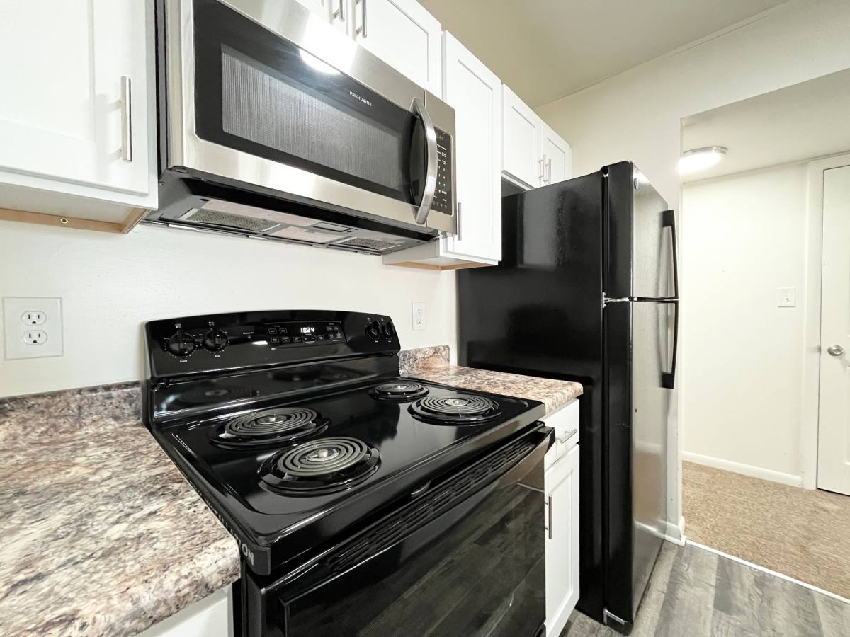 Apartment for rent at 500 Collinwood Place, Newport News, VA 23602
