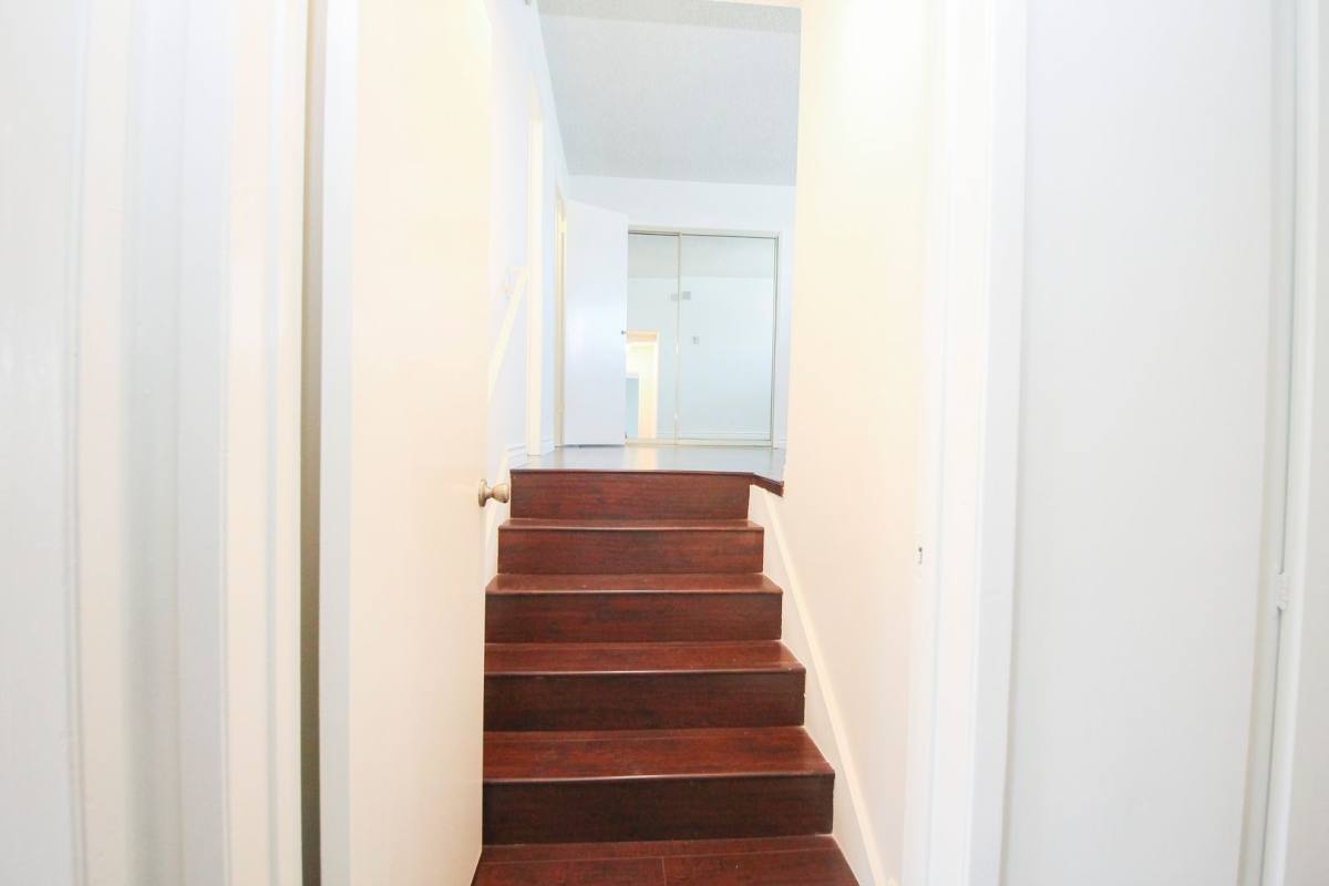 Apartment for rent at 309 S Doheny Dr, Beverly Hills, CA 90211