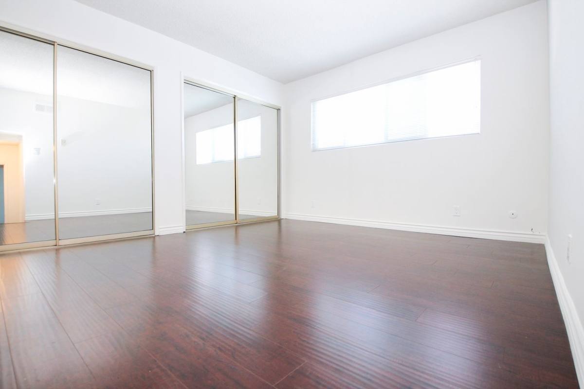 Apartment for rent at 309 S Doheny Dr, Beverly Hills, CA 90211
