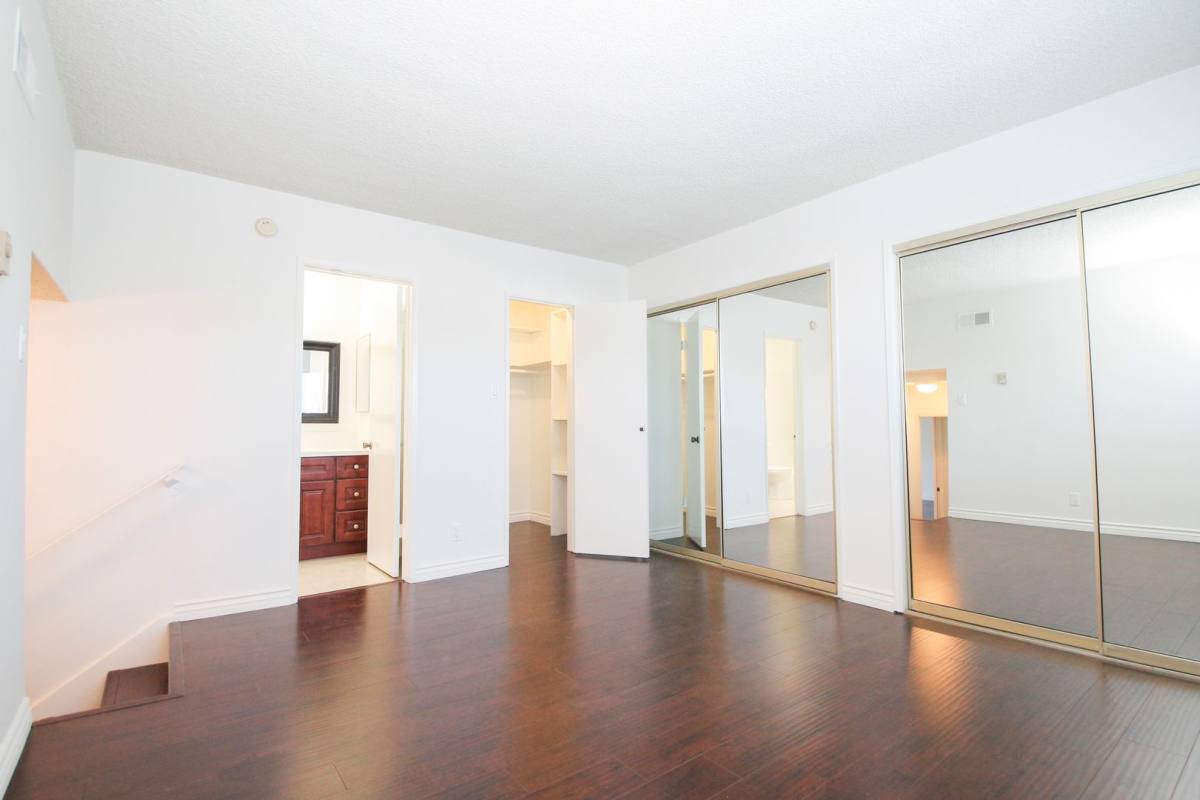 Apartment for rent at 309 S Doheny Dr, Beverly Hills, CA 90211
