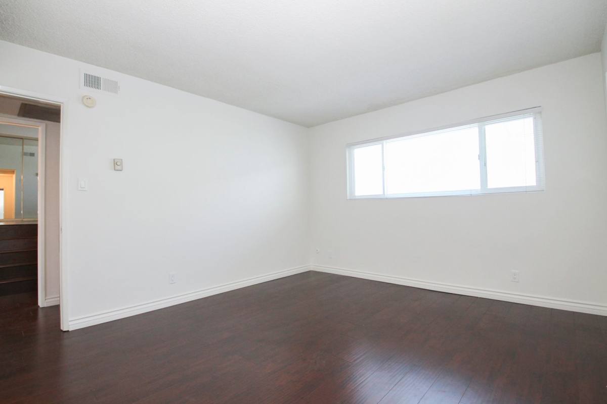 Apartment for rent at 309 S Doheny Dr, Beverly Hills, CA 90211