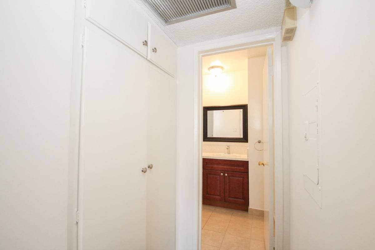 Apartment for rent at 309 S Doheny Dr, Beverly Hills, CA 90211