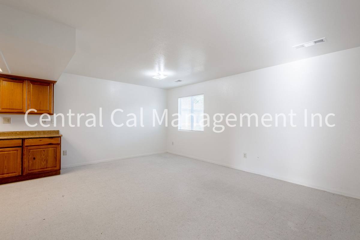 Apartment for rent at 1736 Inyo St, Delano, CA 93215