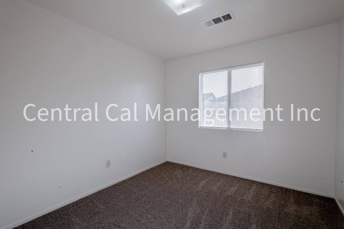 Apartment for rent at 1736 Inyo St, Delano, CA 93215
