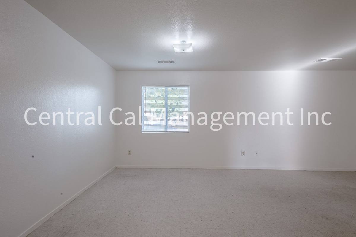 Apartment for rent at 1736 Inyo St, Delano, CA 93215
