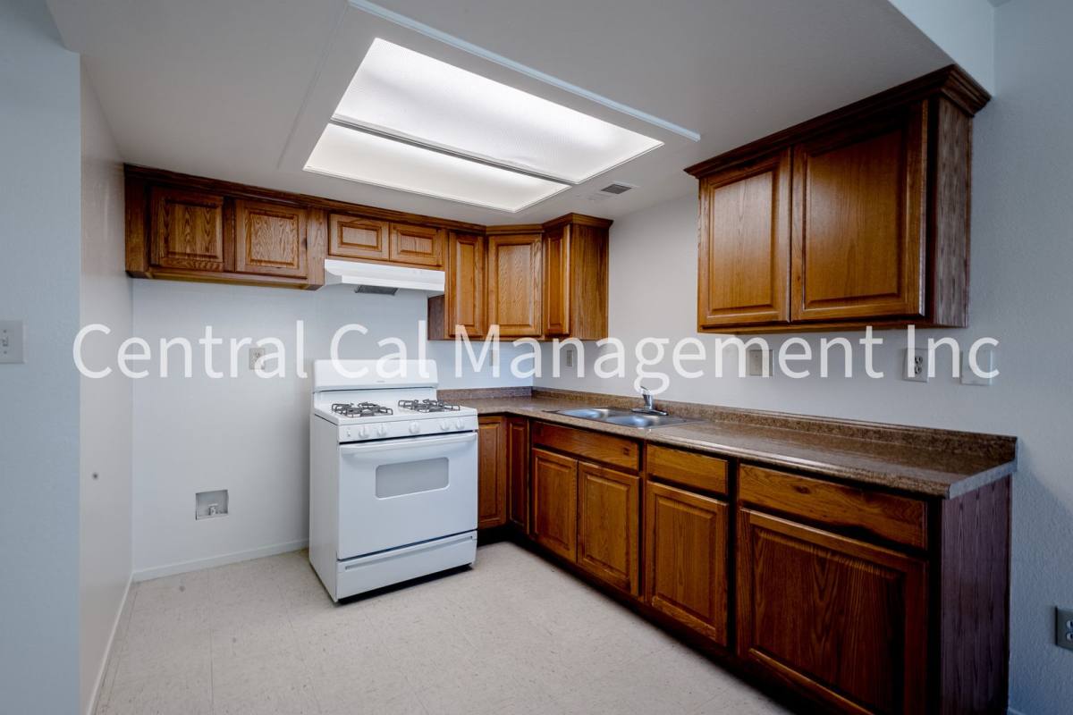 Apartment for rent at 1736 Inyo St, Delano, CA 93215
