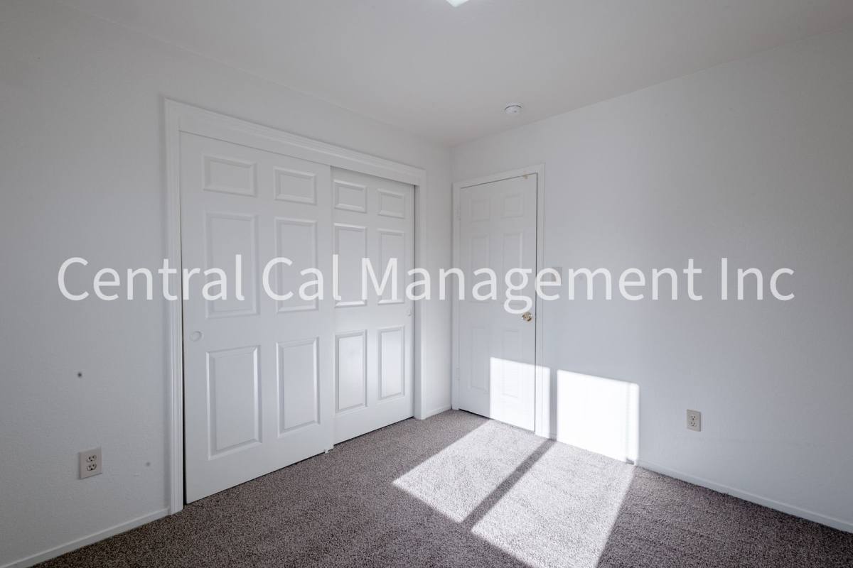 Apartment for rent at 1736 Inyo St, Delano, CA 93215