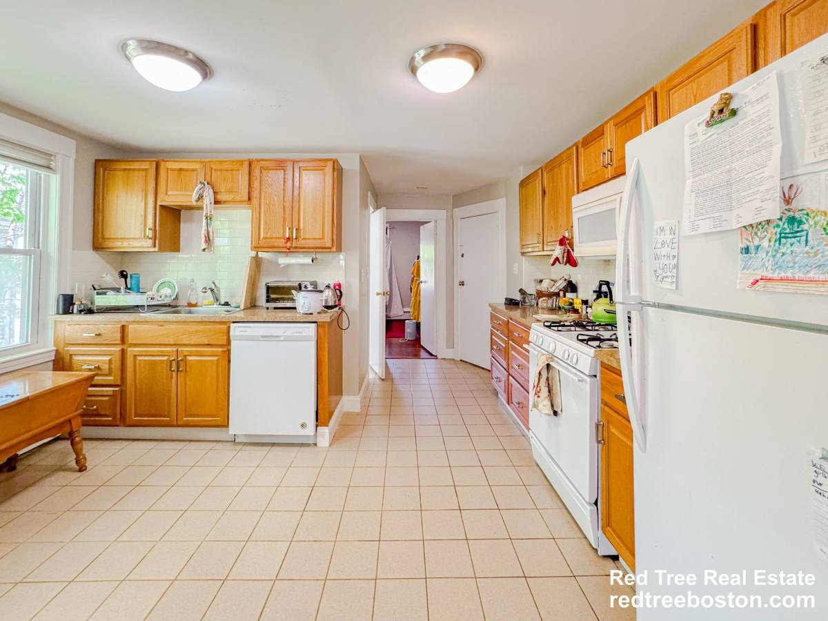 Apartment for rent at 21 Town Hill St #2, Quincy, MA 02169