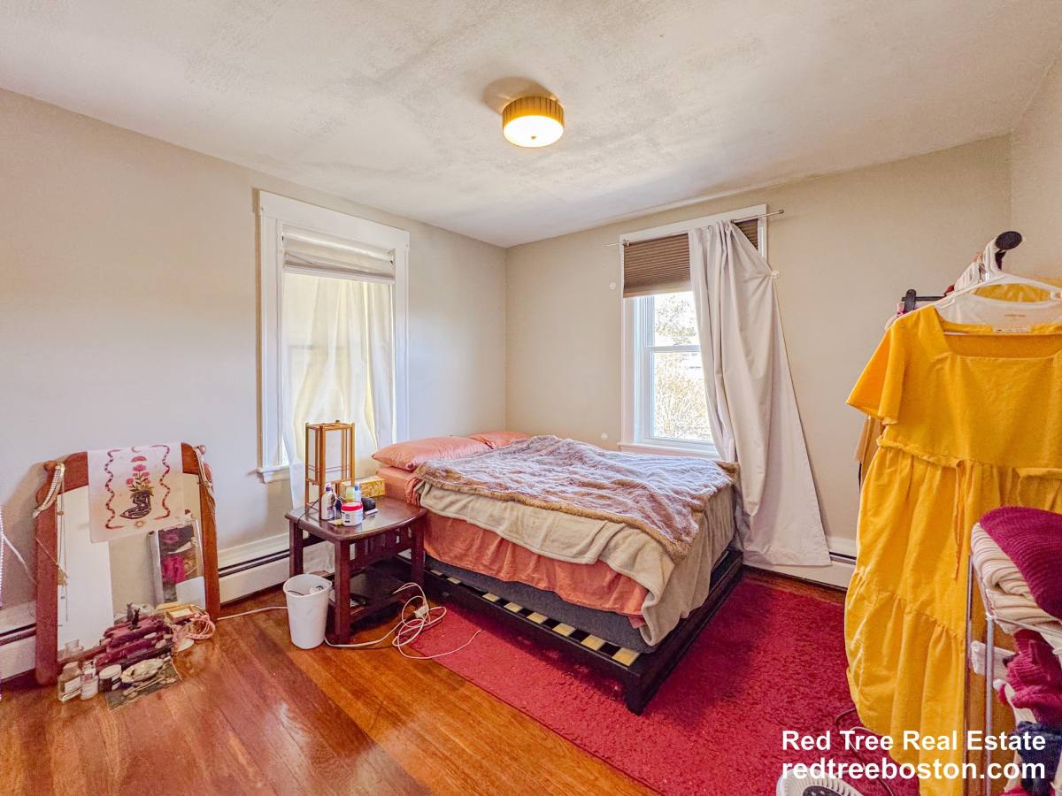 Apartment for rent at 21 Town Hill St #2, Quincy, MA 02169