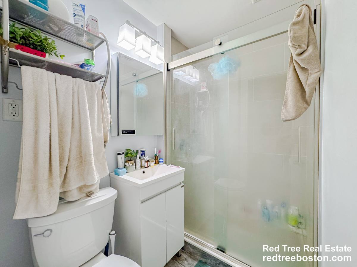 Apartment for rent at 21 Town Hill St #2, Quincy, MA 02169