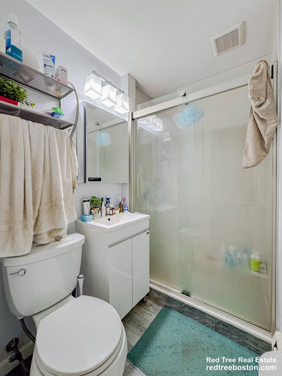 Apartment for rent at 21 Town Hill St #2, Quincy, MA 02169