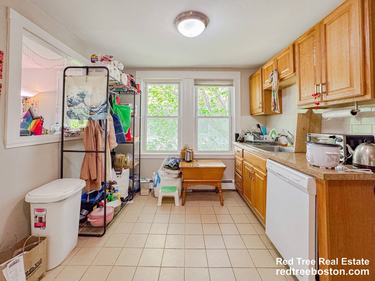 Apartment for rent at 21 Town Hill St #2, Quincy, MA 02169
