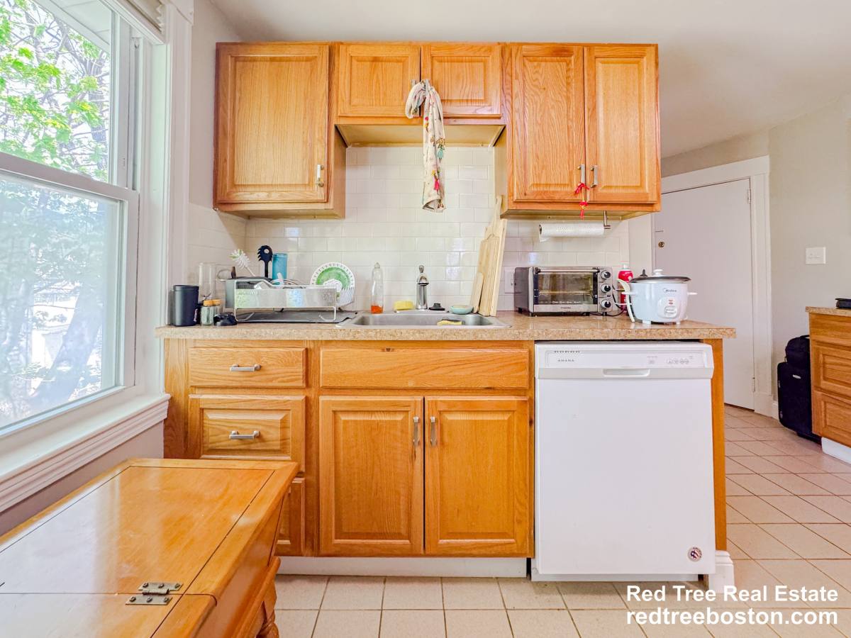 Apartment for rent at 21 Town Hill St #2, Quincy, MA 02169