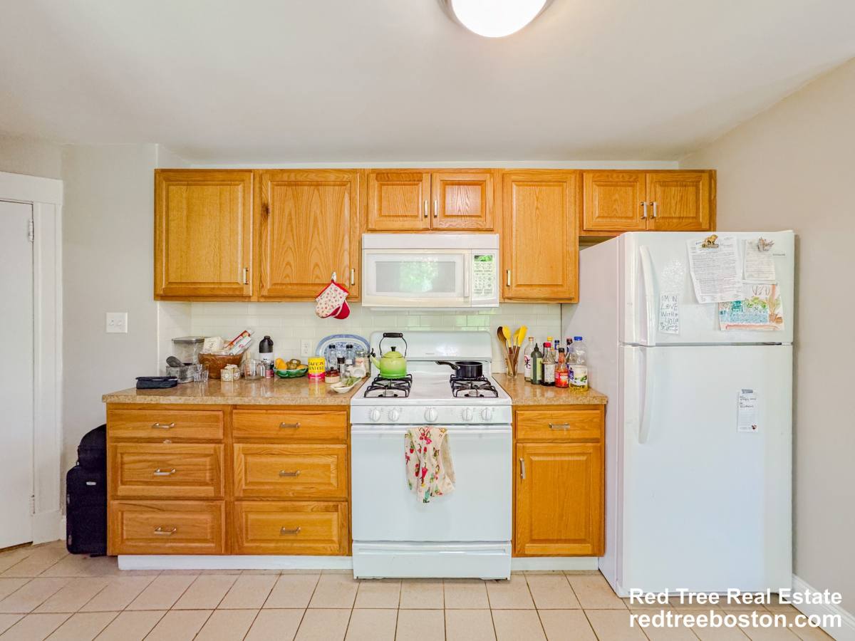 Apartment for rent at 21 Town Hill St #2, Quincy, MA 02169