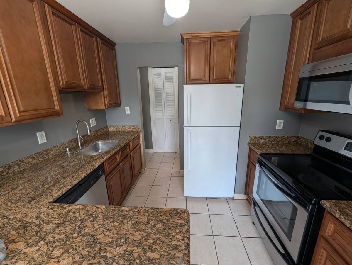 Condo for rent at 1699 Laguna St, Concord, CA 94520