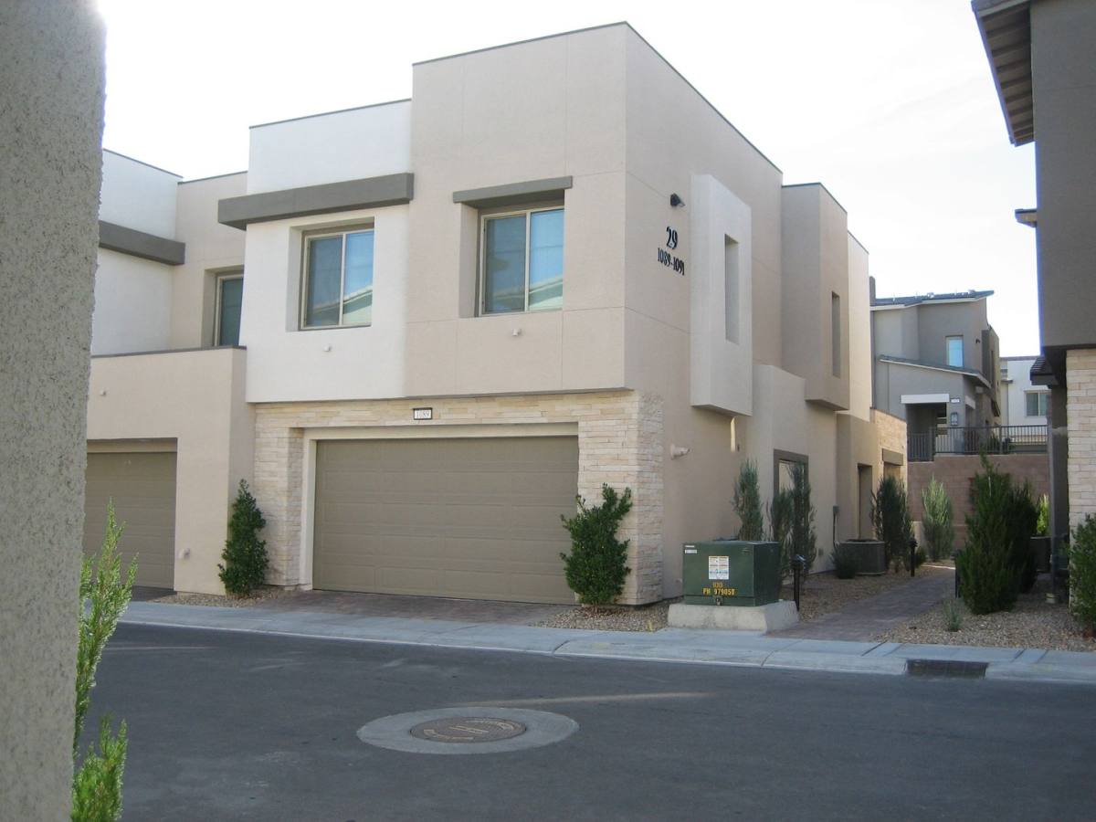 Townhouse for rent at 600 N Carriage Hill Dr, Las Vegas, NV 89138