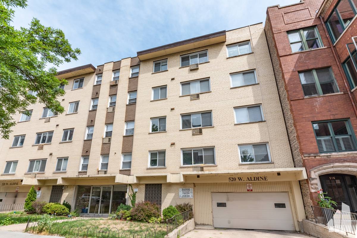 Apartment for rent at 520 W Aldine Ave #509, Chicago, IL 60657