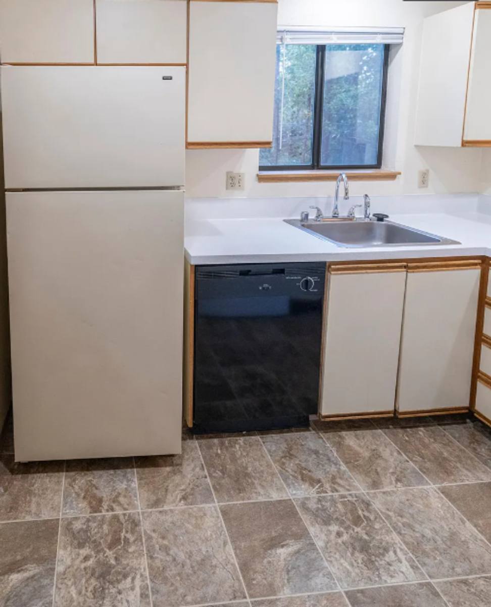 Apartment for rent at 117 S 330th St, Federal Way, WA 98003