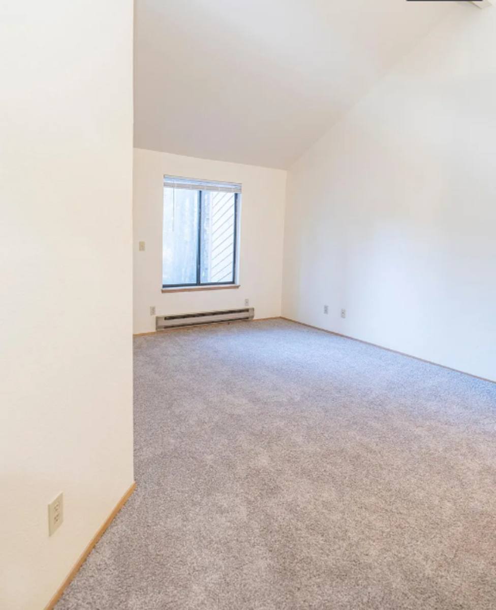 Apartment for rent at 117 S 330th St, Federal Way, WA 98003
