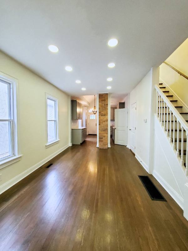 Townhouse for rent at 142 E Maynard Ave #142, Columbus, OH 43202
