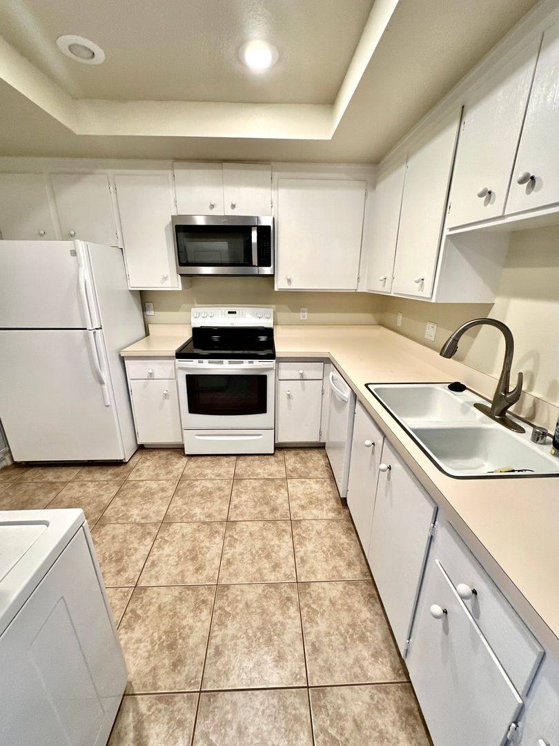 Apartment for rent at 46255 Portola, Palm Desert, CA 92260
