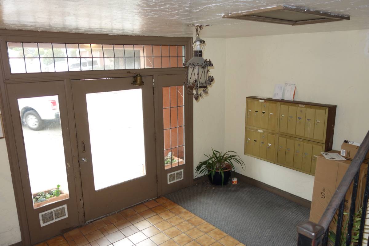 Apartment for rent at 2430 8th Ave, Oakland, CA 94606