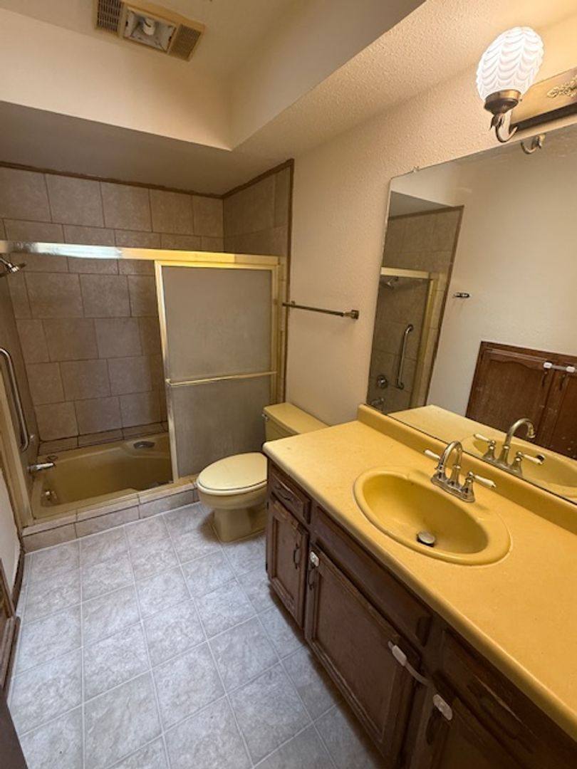 Townhouse for rent at 23 Lakeshore Dr NE, Albuquerque, NM 87112