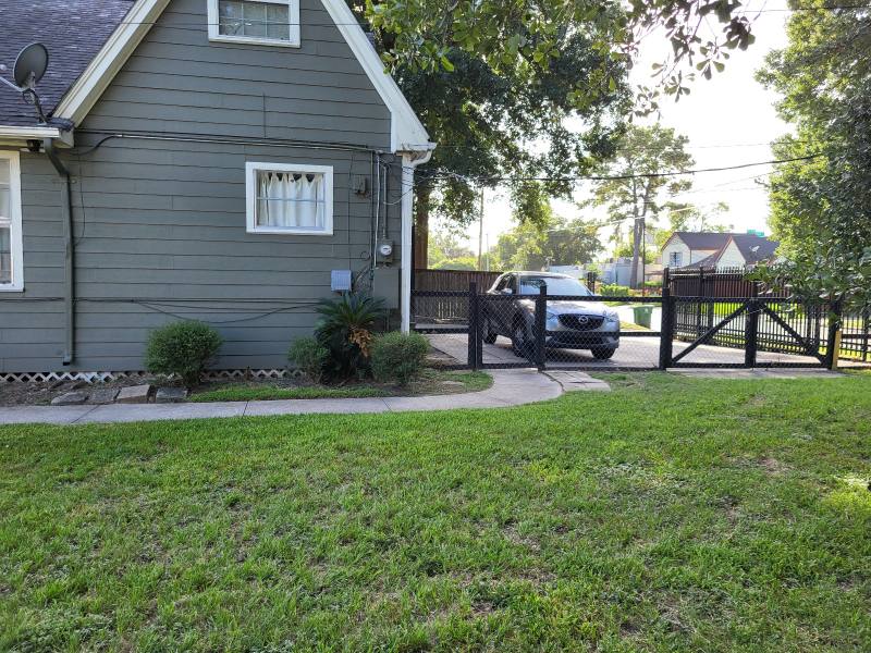Apartment for rent at 92 Kelley St #B, Houston, TX 77009