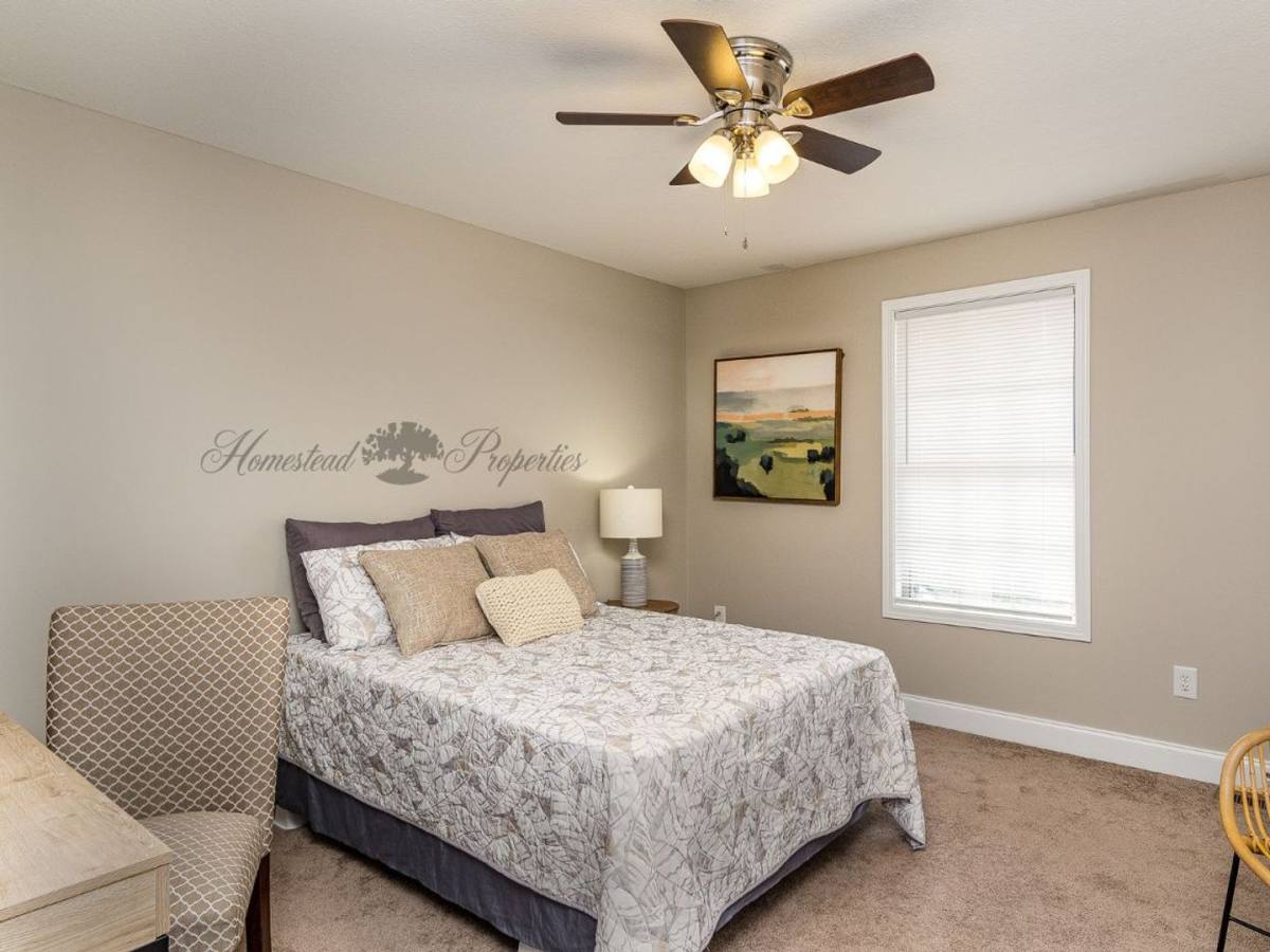 Townhouse for rent at 71 Cherry St, Johnson City, TN 37601