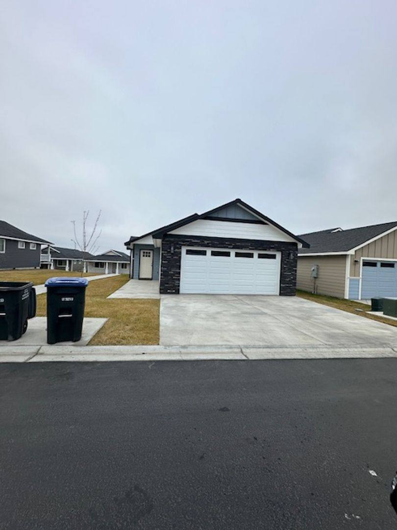 House for rent at 123 9th Ave, Moses Lake, WA 98837