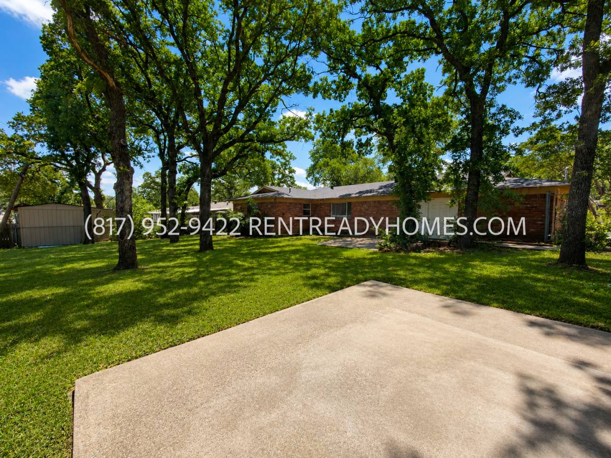 House for rent at 6237 Warrington Place, Fort Worth, TX 76112